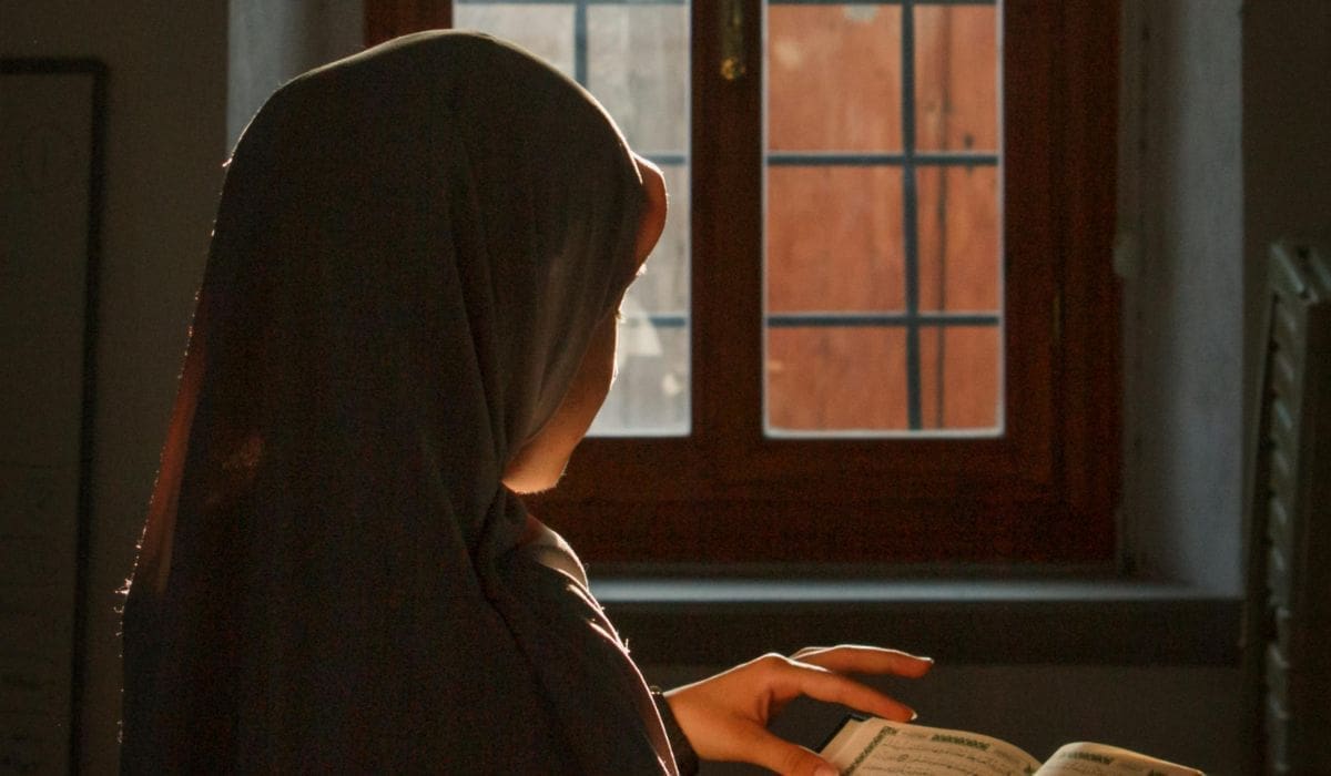 découvrez pourquoi le pardon occupe une place centrale en islam, ses bienfaits spirituels et sociaux, ainsi que les enseignements du coran et du prophète sur l'importance de pardonner.