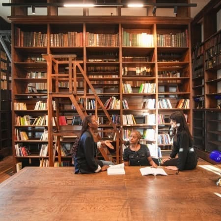 découvrez paris school of business, une école de commerce d'excellence reconnue mondialement grâce à sa triple accréditation, offrant des programmes innovants et internationaux pour former les leaders de demain.